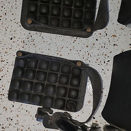 201909111535274_Invacare-Ranger-X-padded-footrests